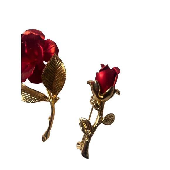 Three (3)Vintage Red Rose Floral Designer Gold Tone Women’s Brooches Pins - Picture 4 of 8